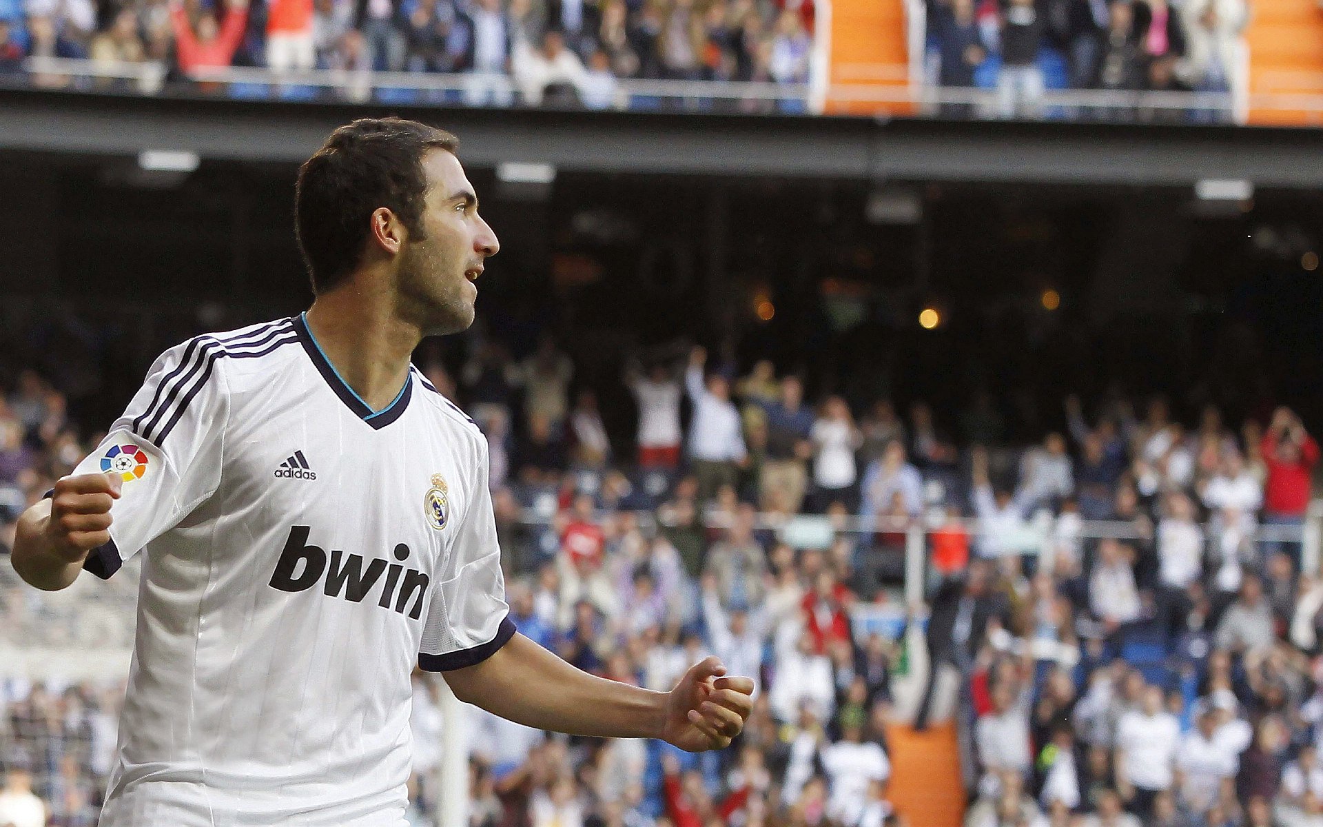 米兰体育milan-万米长跑决赛，莫桑比克选手突围夺金